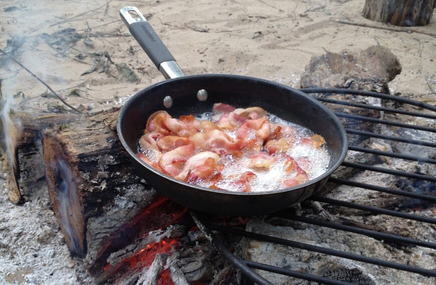 10 Delicious and Easy Breakfast Ideas When Camping